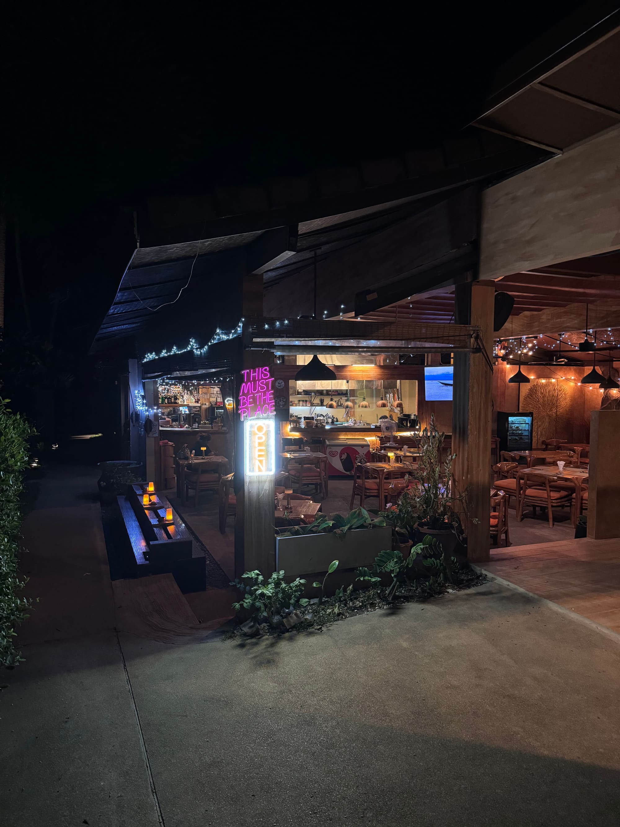 Pāssa entrance at night